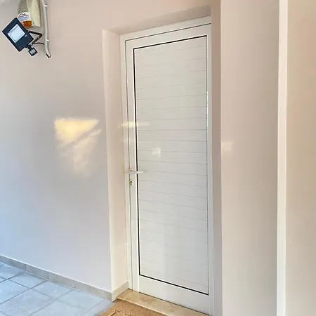 Seaside One-bedroom On *